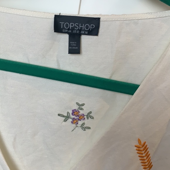 TOPSHOP WHITE TOP WITH FLOWERS SZ 12US NEW - Picture 2 of 8